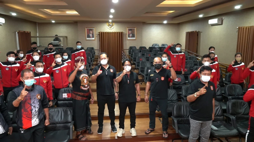 Bupati Giri Prasta Melepas Tim PON Pencak Silat Bakti Negara Bali, Harapkan Para Atlet Menjunjung Tinggi Sportifitas